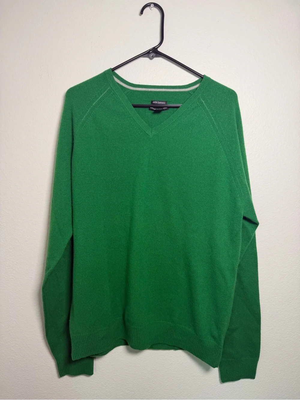 Club Monaco 100% Cashmere Kelly Green V-Neck Sweater Size M